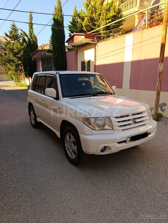 Mitsubishi Pajero io