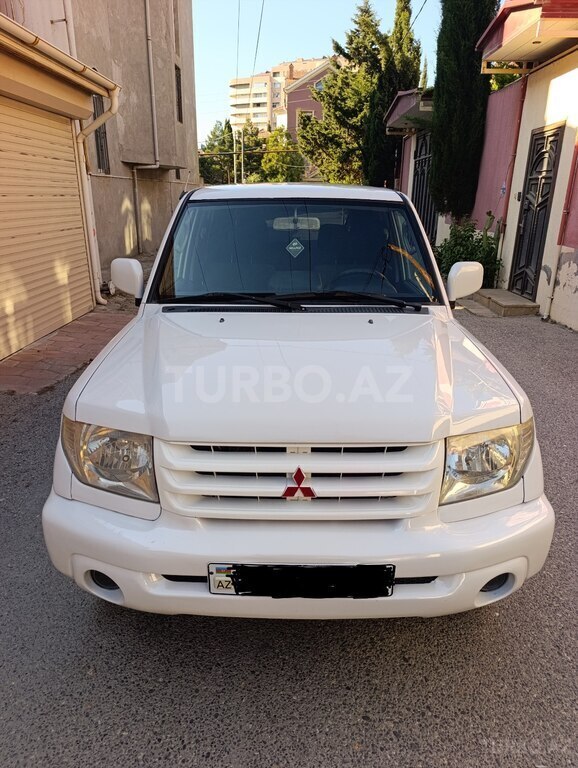 Mitsubishi Pajero io