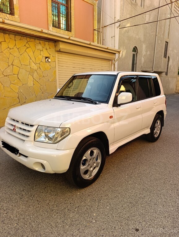 Mitsubishi Pajero io
