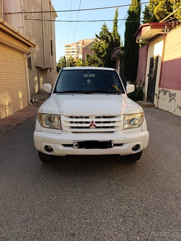 Mitsubishi Pajero io