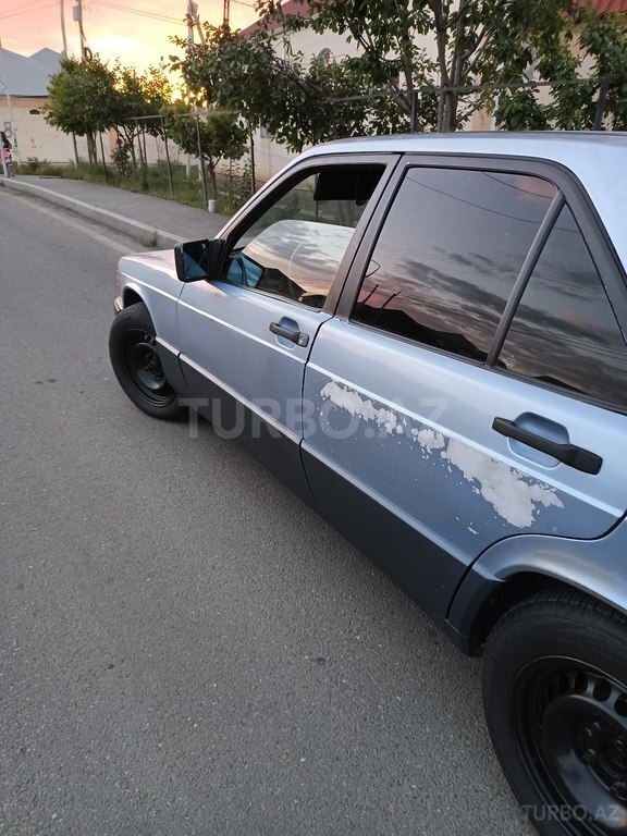 Mercedes 190