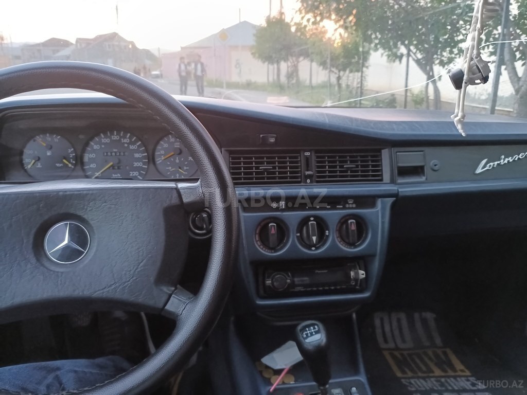 Mercedes 190