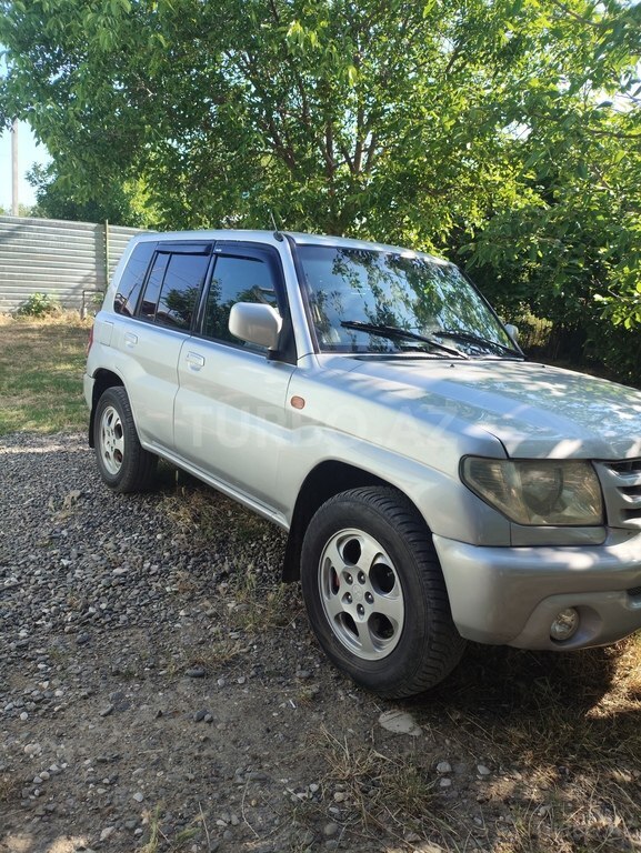 Mitsubishi Pajero io