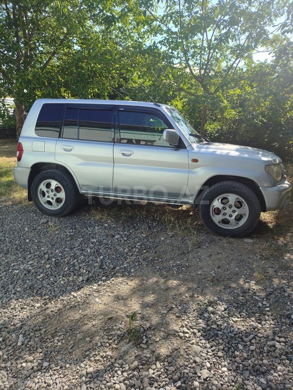 Mitsubishi Pajero io