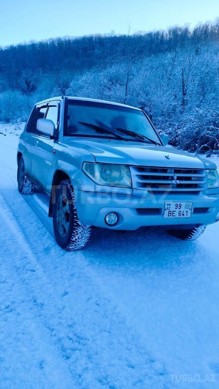 Mitsubishi Pajero io
