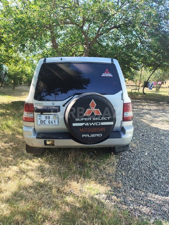 Mitsubishi Pajero io