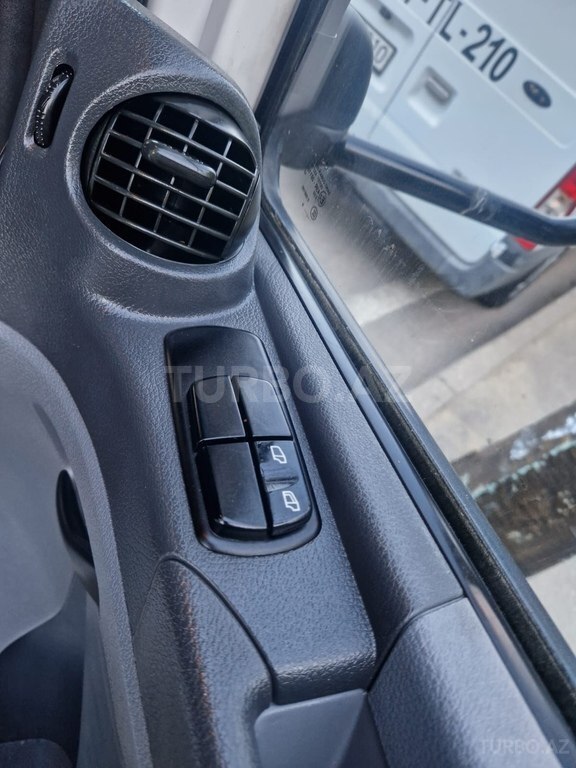 Mercedes Atego 818
