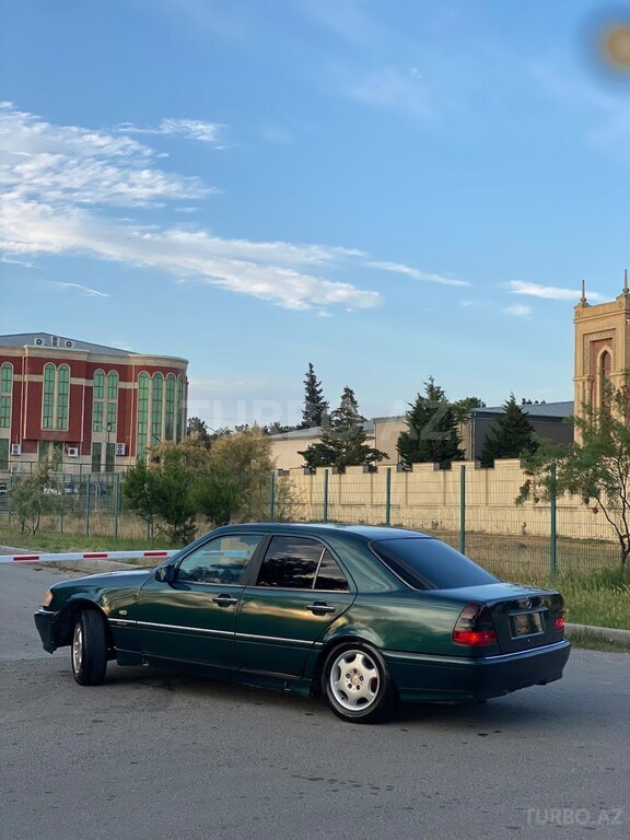 Mercedes C 180