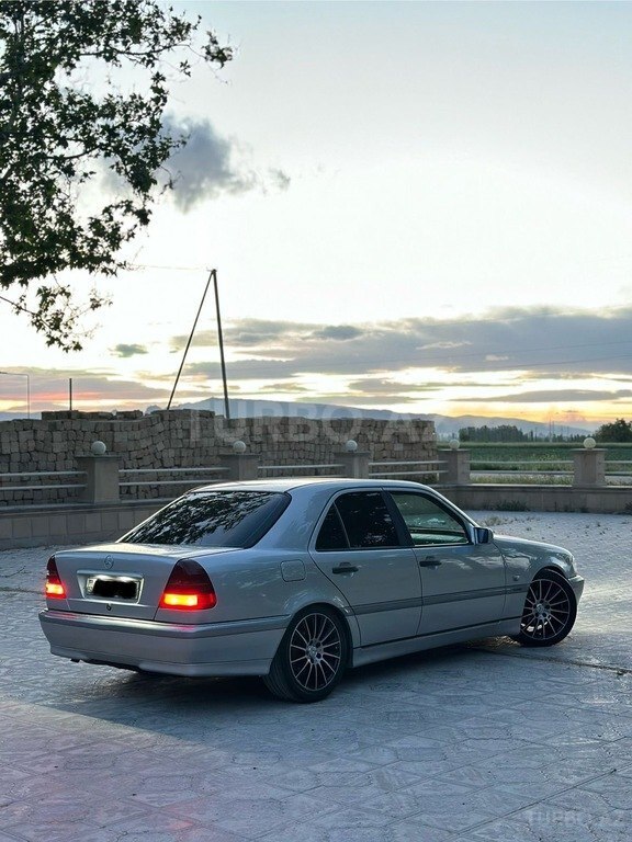 Mercedes C 180