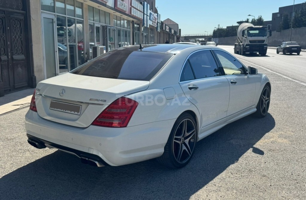 Mercedes S 63 AMG