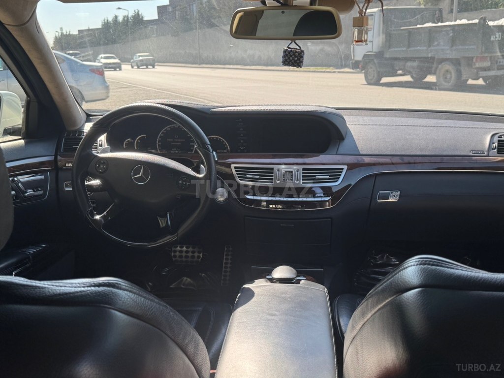 Mercedes S 63 AMG