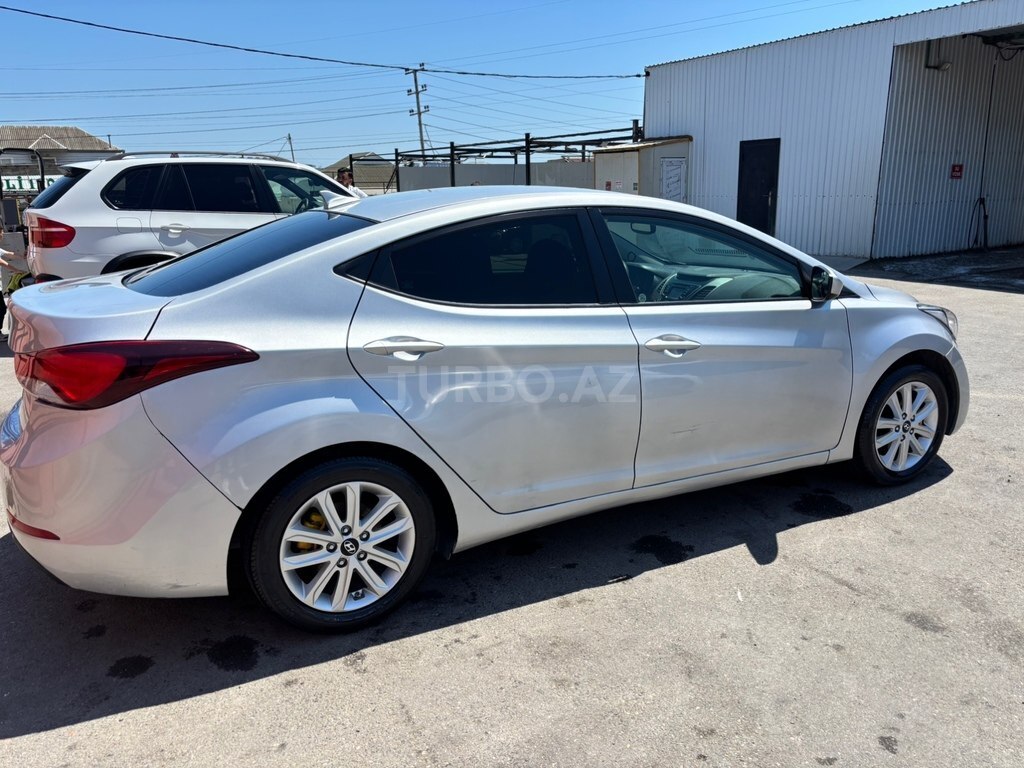 Hyundai Elantra