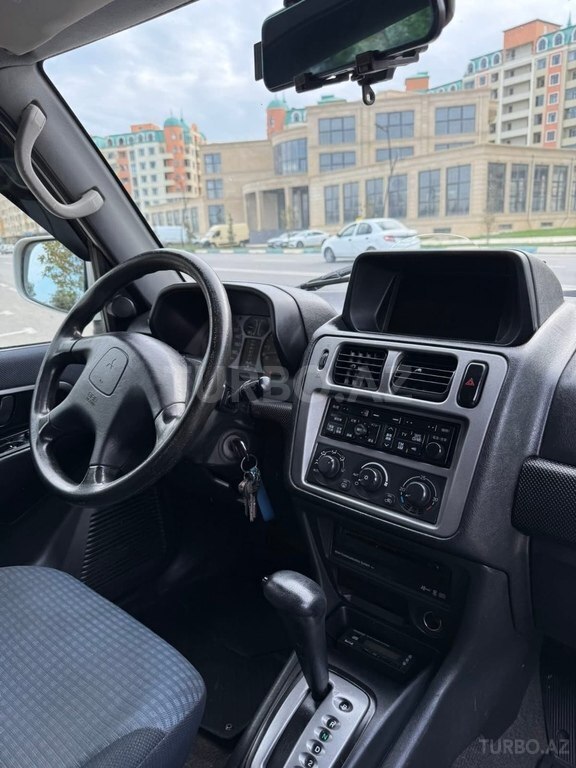 Mitsubishi Pajero io
