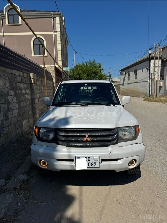 Mitsubishi Pajero io