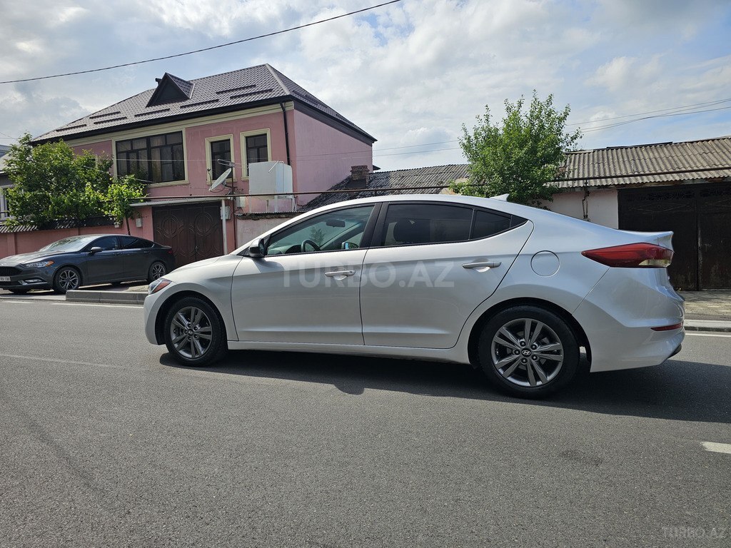 Hyundai Elantra