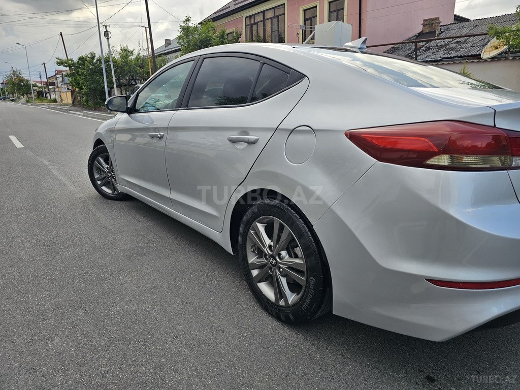 Hyundai Elantra