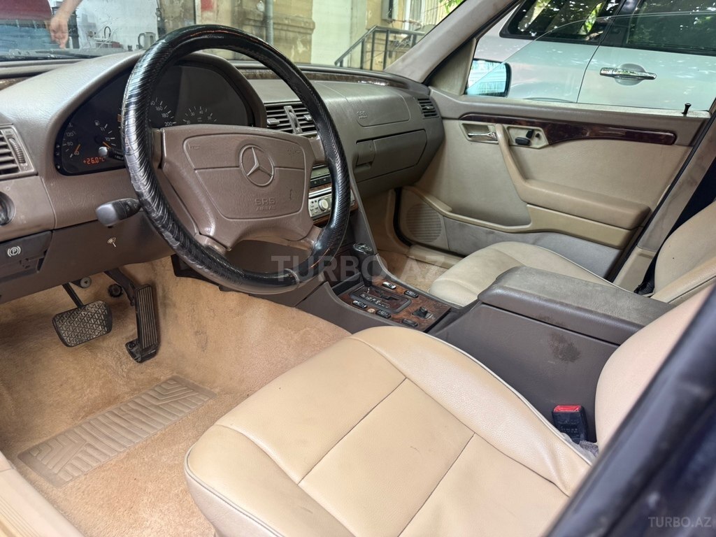 Mercedes C 230