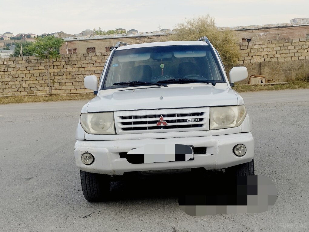 Mitsubishi Pajero io
