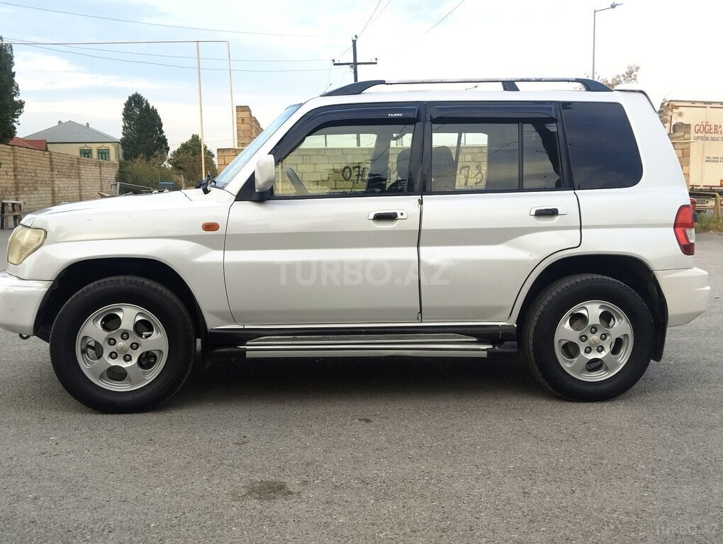 Mitsubishi Pajero io