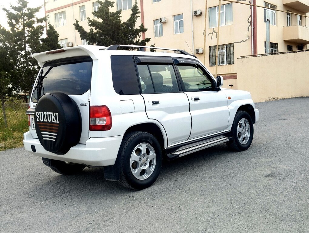 Mitsubishi Pajero io