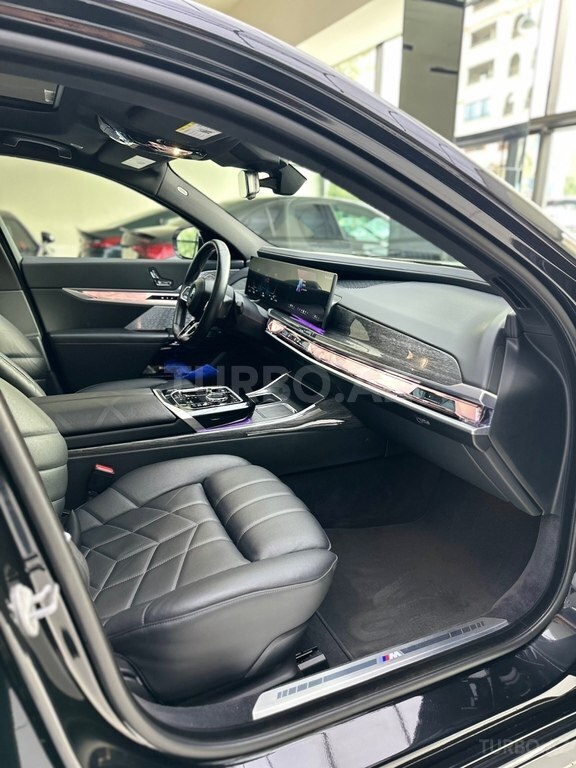 BMW i7
