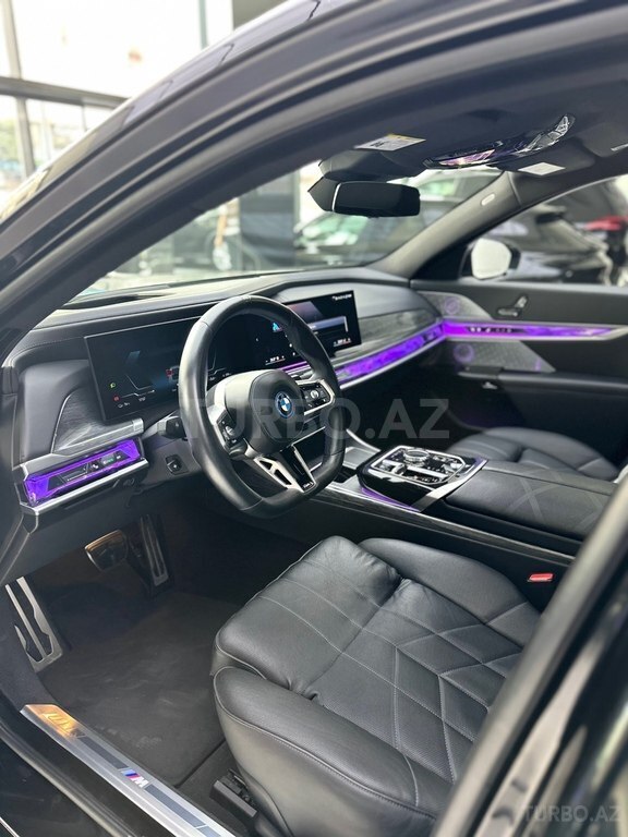BMW i7