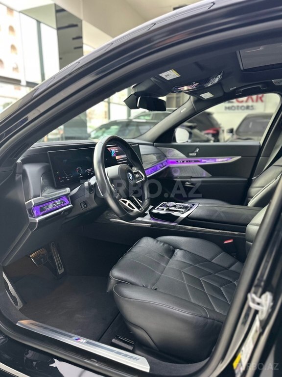 BMW i7