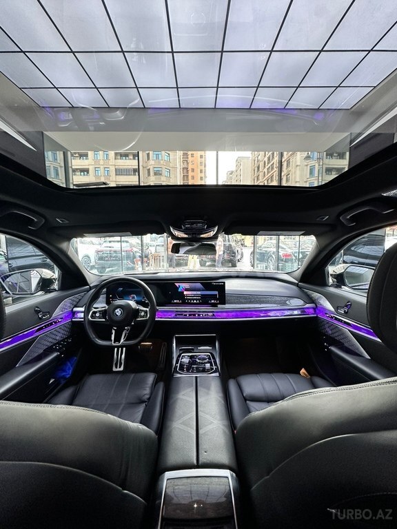 BMW i7