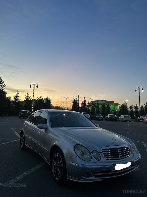 Mercedes E 220