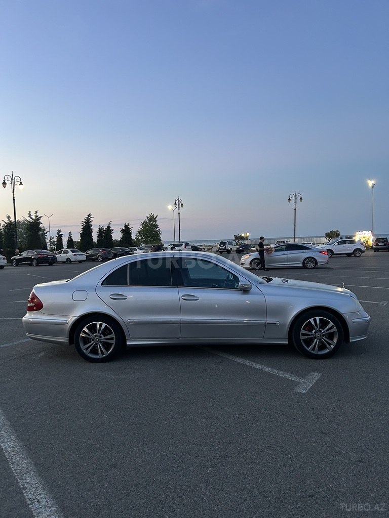 Mercedes E 220
