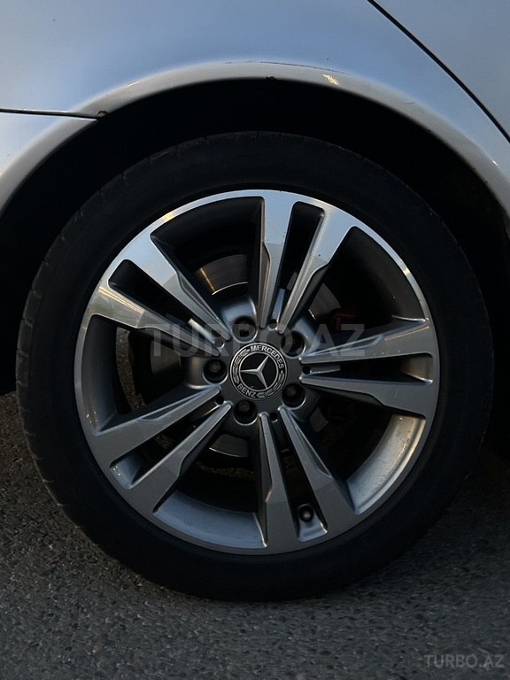 Mercedes E 220