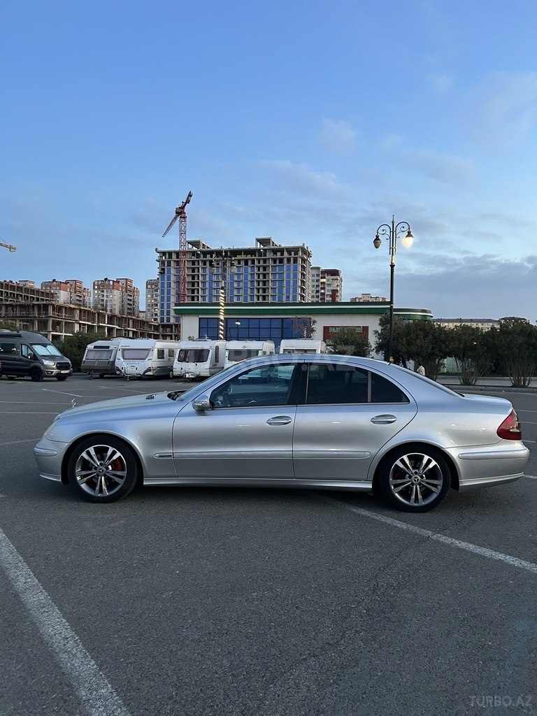 Mercedes E 220