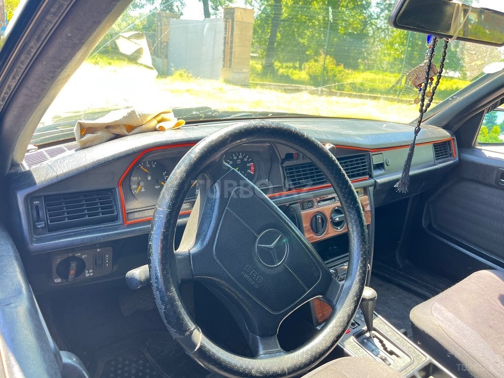 Mercedes 190