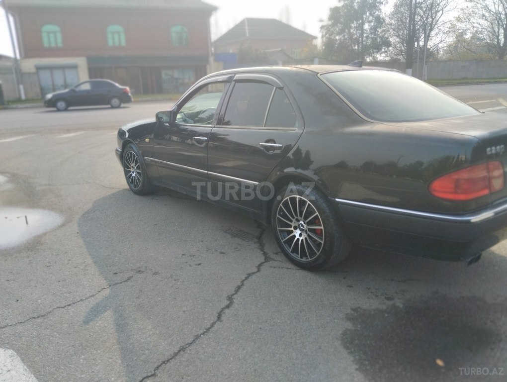 Mercedes E 280
