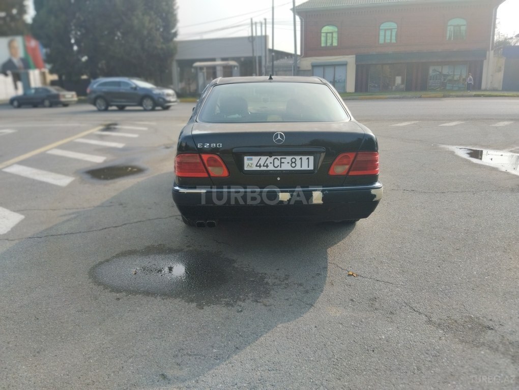 Mercedes E 280
