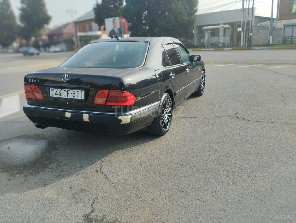 Mercedes E 280