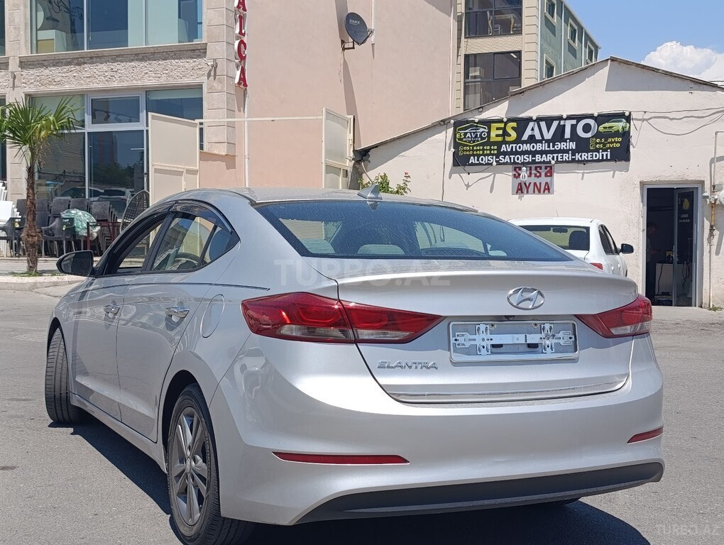Hyundai Elantra
