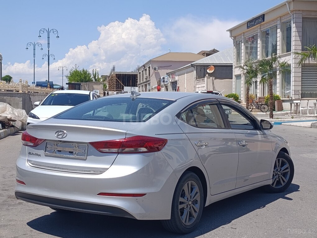 Hyundai Elantra