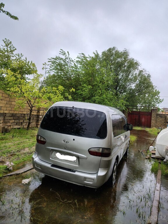 Hyundai H-1