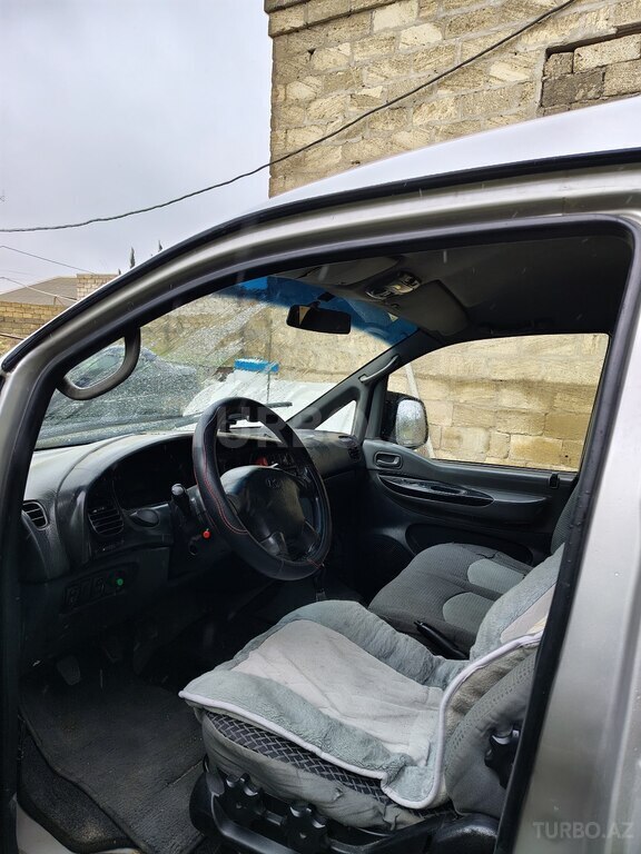 Hyundai H-1