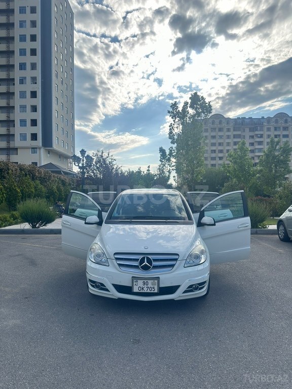 Mercedes B 180
