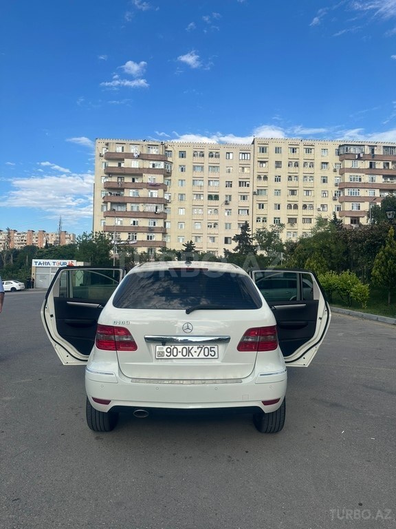 Mercedes B 180