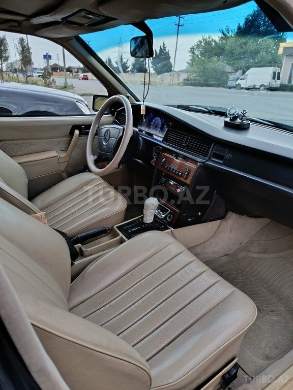 Mercedes 190