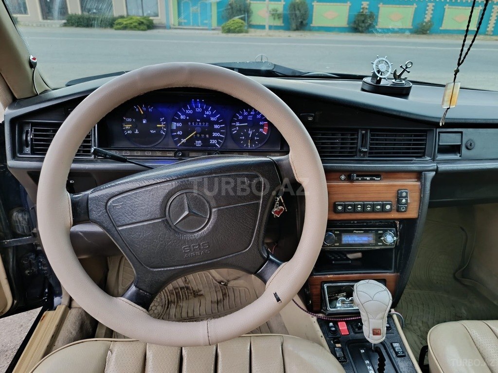 Mercedes 190