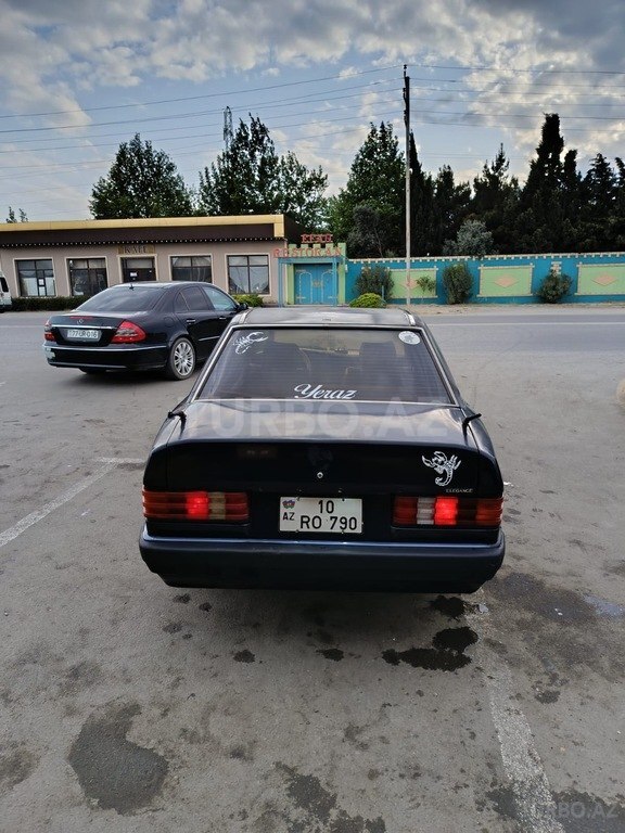 Mercedes 190