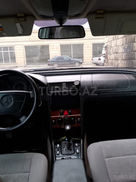 Mercedes C 200