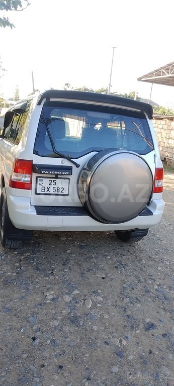 Mitsubishi Pajero io