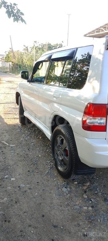 Mitsubishi Pajero io