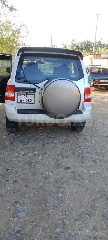 Mitsubishi Pajero io