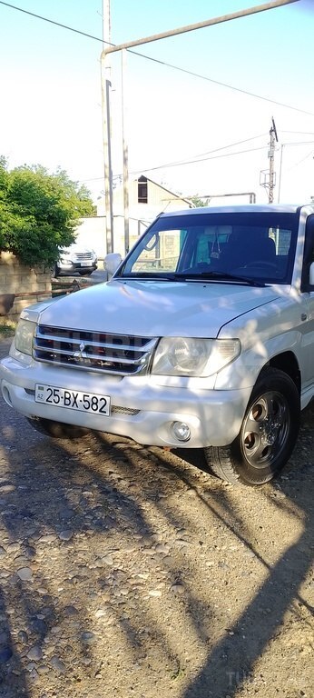 Mitsubishi Pajero io